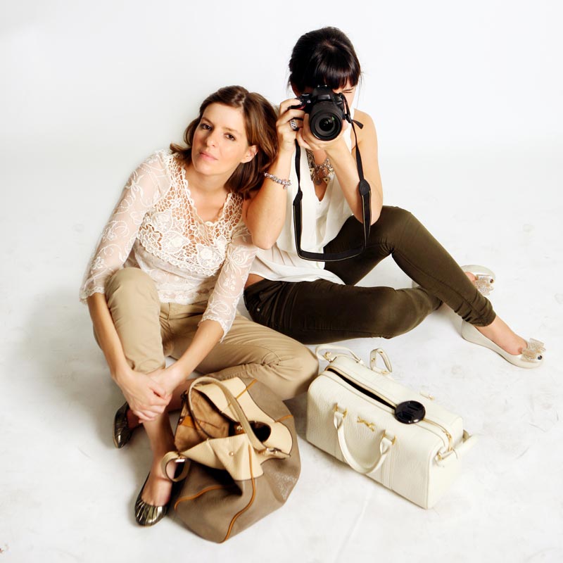 Inês and Rita sitting on the studio floor